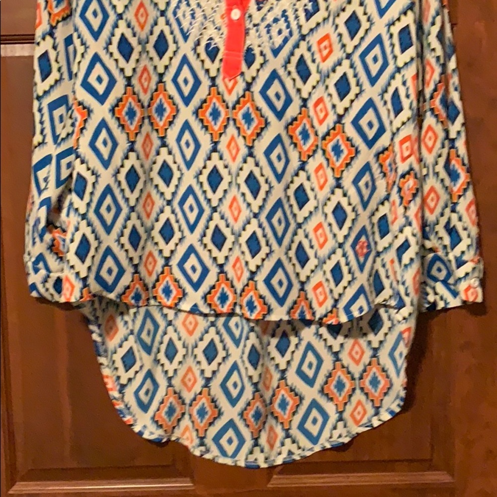Roar High/Low Shirt - Picture 5 of 6